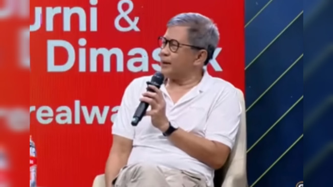 Rocky Gerung debat panas dengan relawan Jokowi. [YouTube]